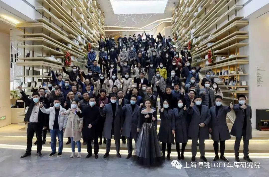 阿拉尔全国一百多人在华侨城汉口道6号参观研讨LOFT专利车库技术！